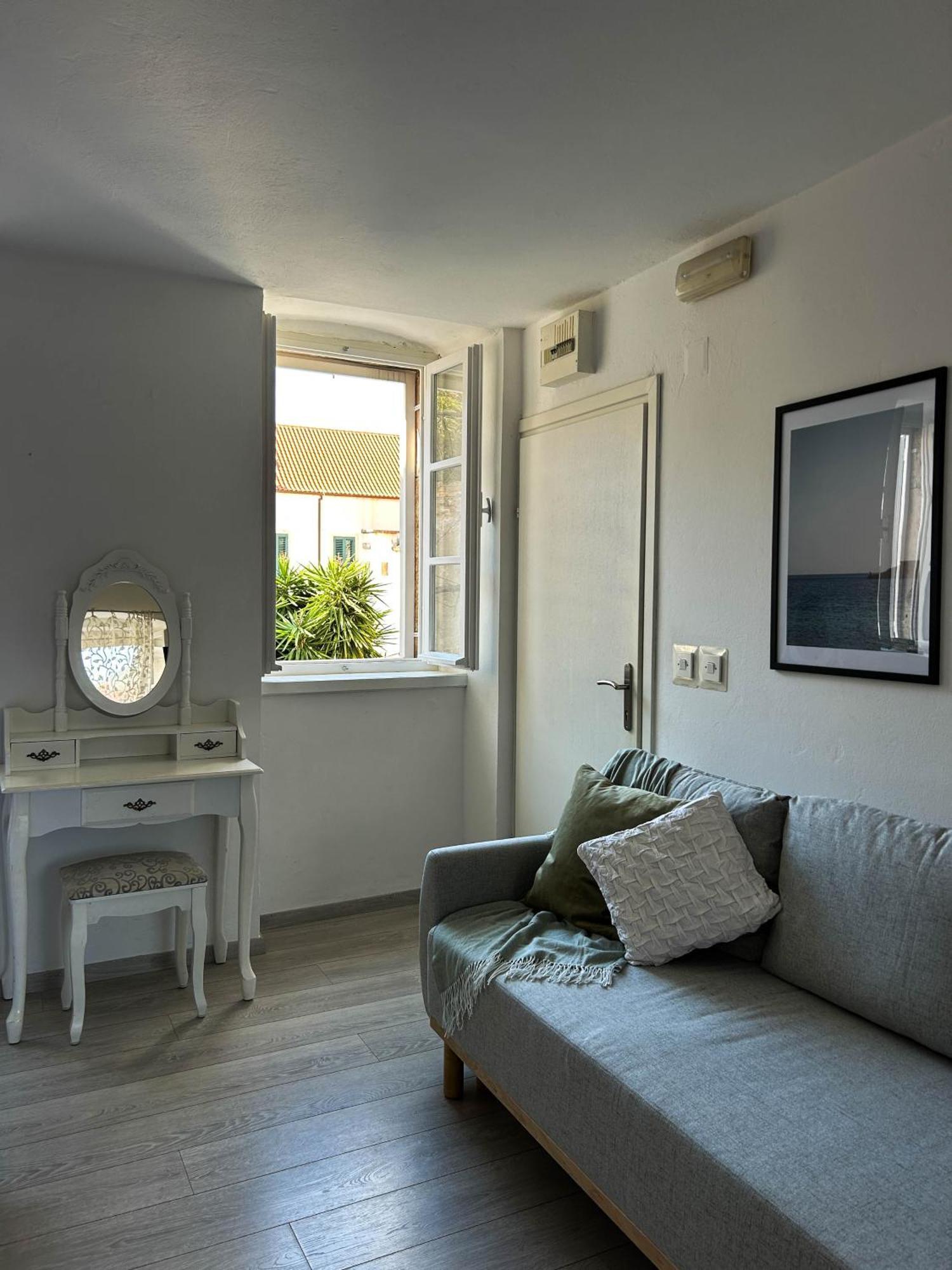 Iza Roka Apartments ดูบรอฟนิก ภายนอก รูปภาพ
